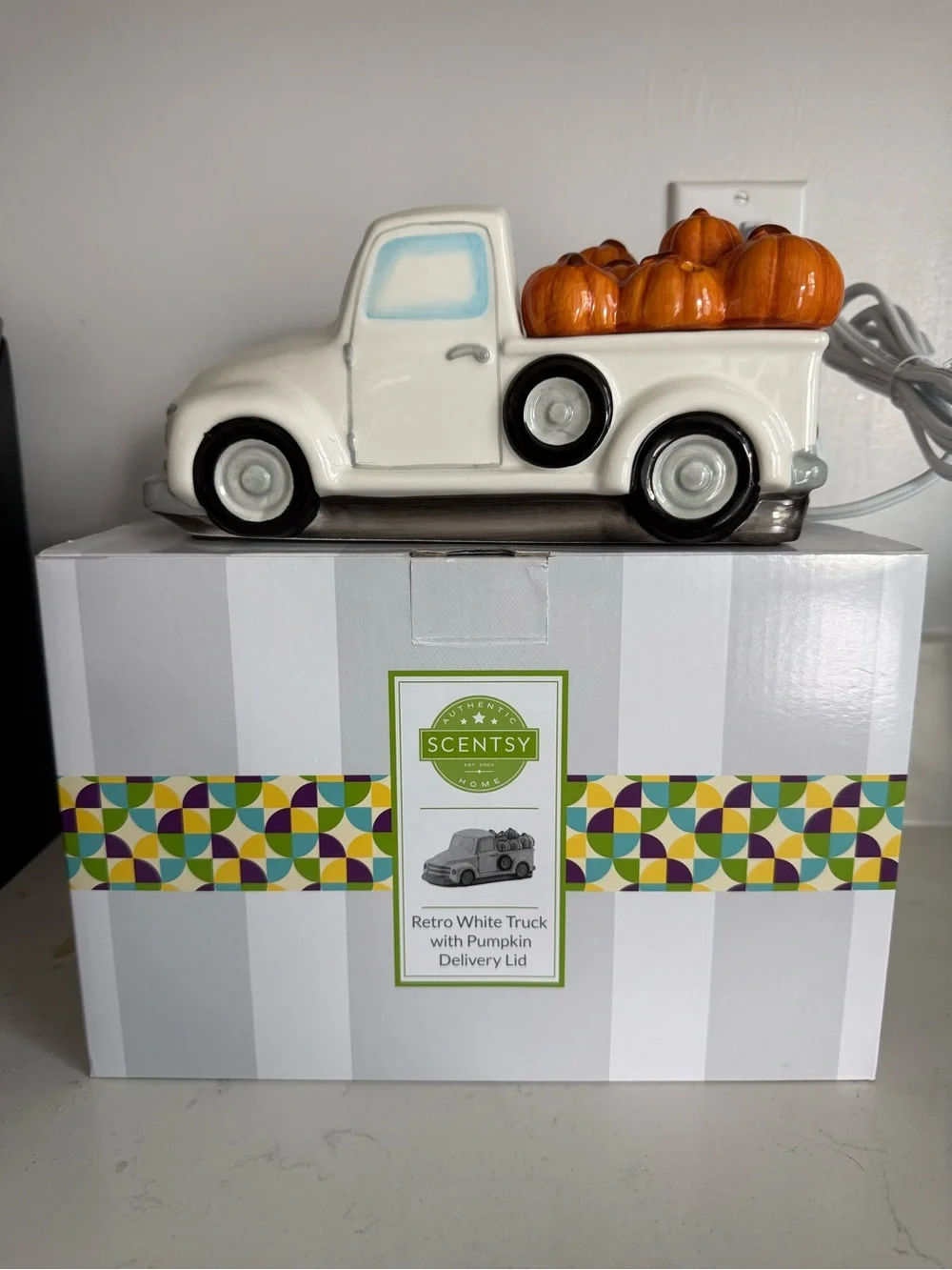 Scentsy White Truck Warmer with Orange Pumpkins